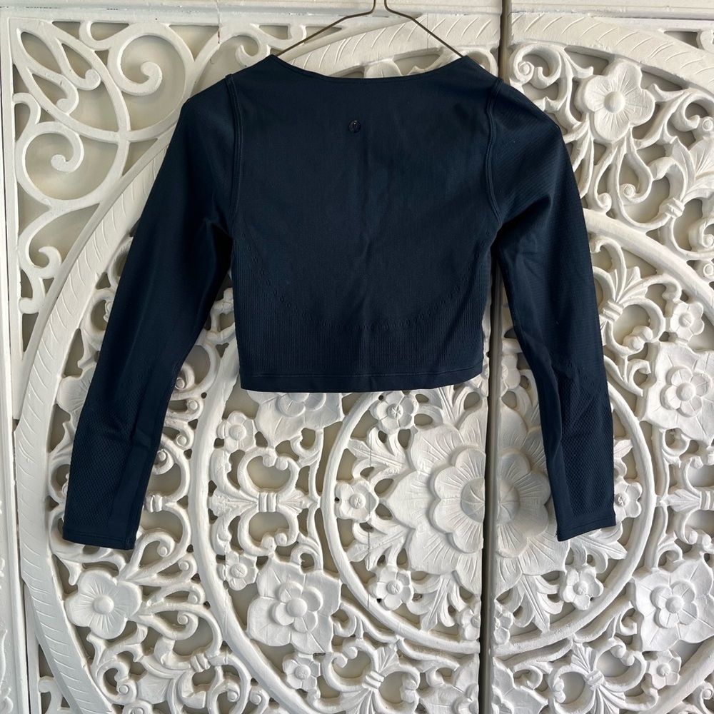 Lululemon Navy Long Sleeve Crop Top Mesh Detail Size S - Picture 2 of 4